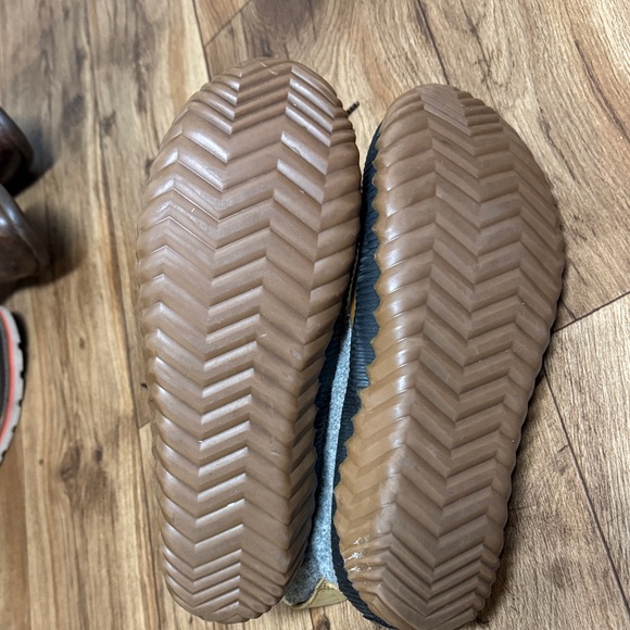 Sorel Kids' Tan and Black Winter Boots - Picture 3 of 3